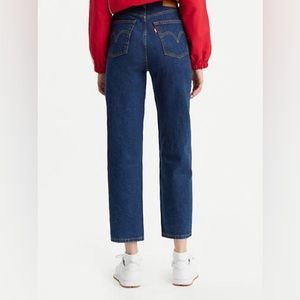 Levi’s Ribcage Straight Ankle Jeans in Dark Blue Wash